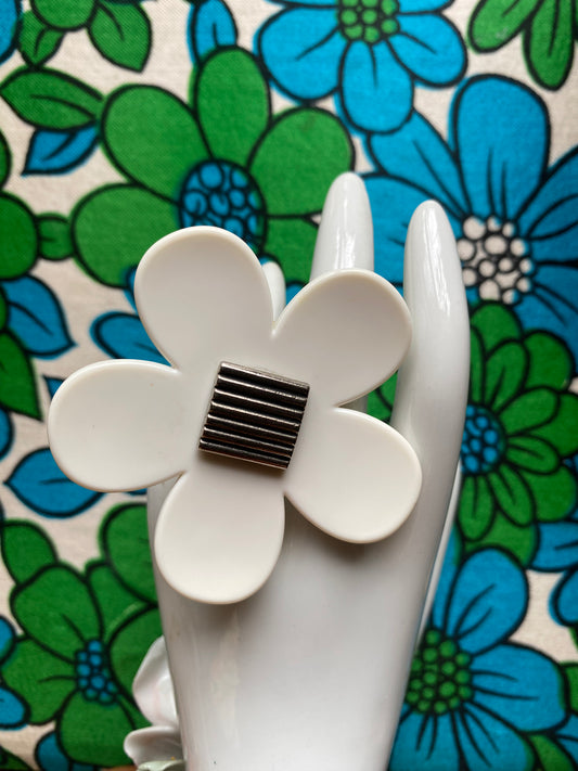 Handmade medium daisy ring with white petals and silver button center