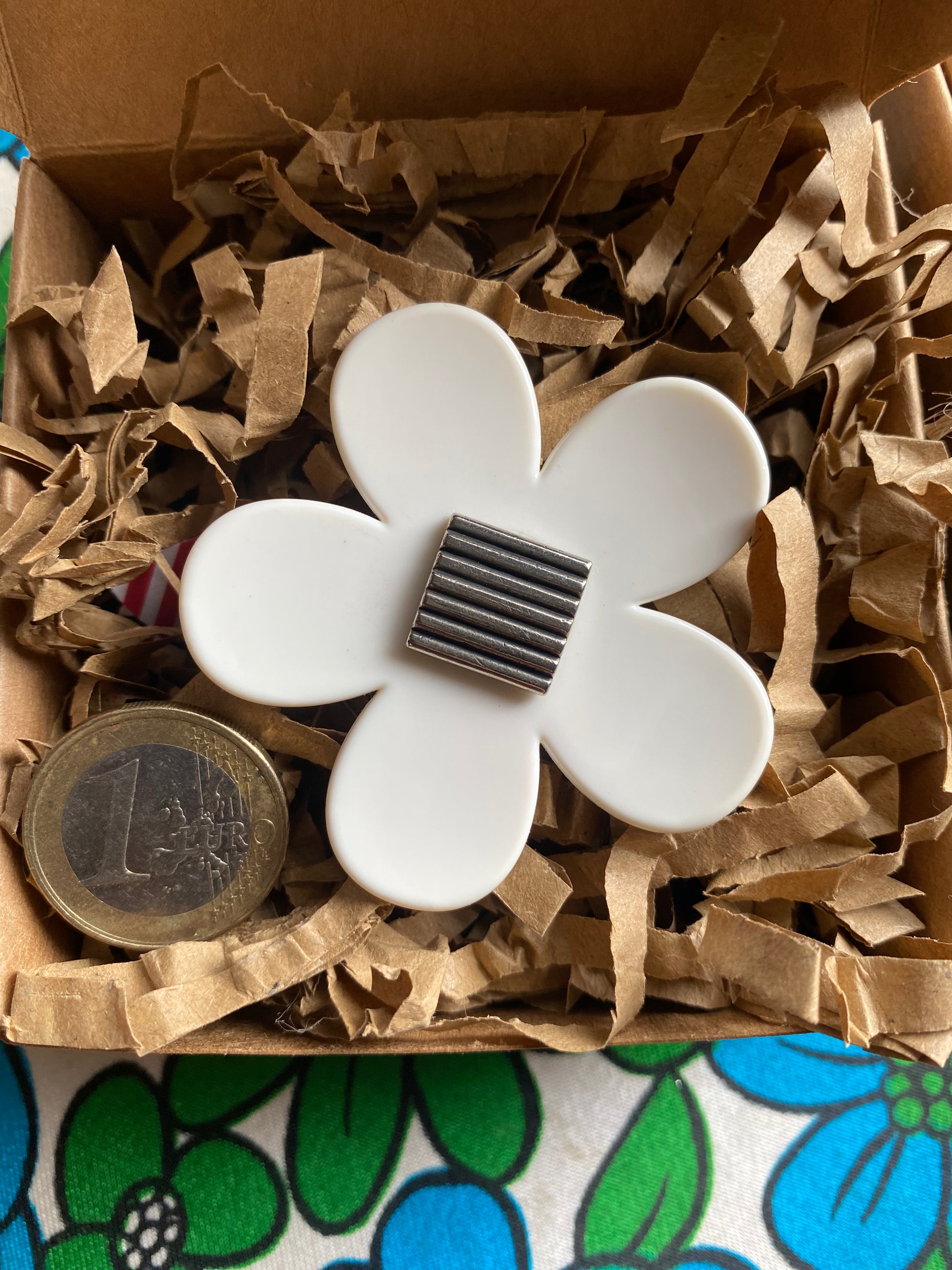 Handmade upcycled White daisy flower-shaped ring  in a gift box of brown paper