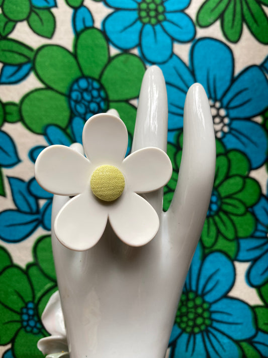 Handmade small daisy ring with white petals and yellow button center